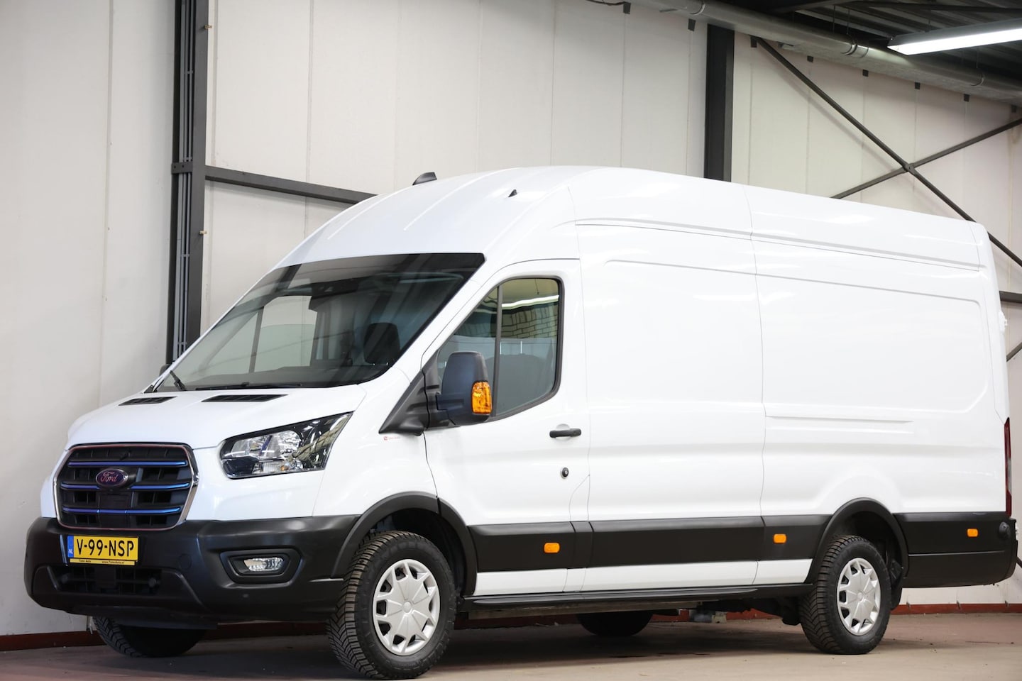Ford E-Transit - 350 L4H3 Trend 68 kWh - AutoWereld.nl