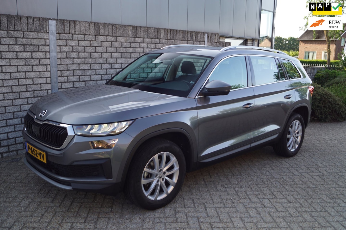 Skoda Kodiaq - 1.5 TSI Business Edition Half Leder Sportst Navi Camera Apple Carplay Clima Cruise 2x PDC - AutoWereld.nl