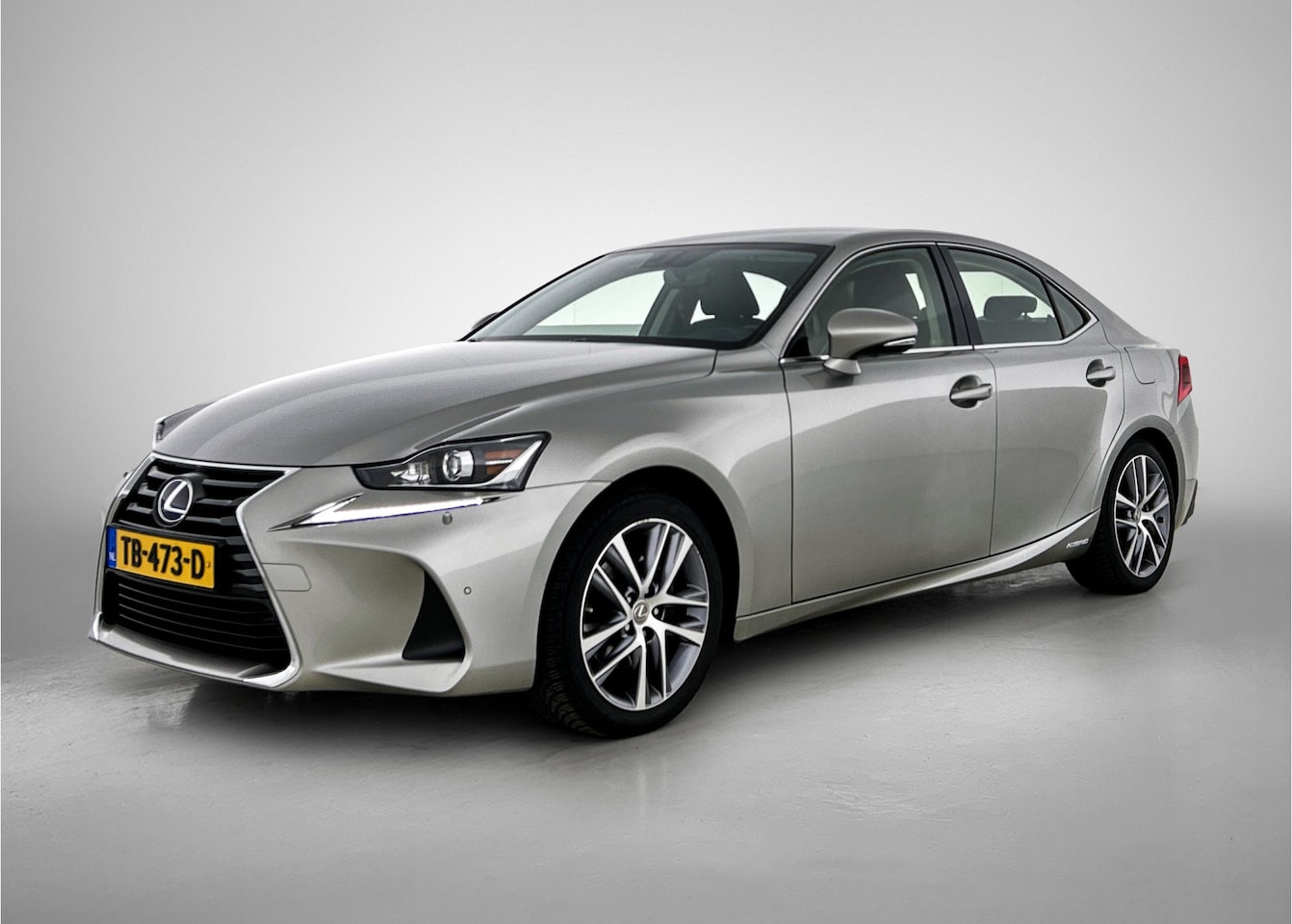 Lexus IS - 300h Hybrid Business Line | Afneembare Trekhaak | Parkeersensoren | Stoelverwarming | - AutoWereld.nl