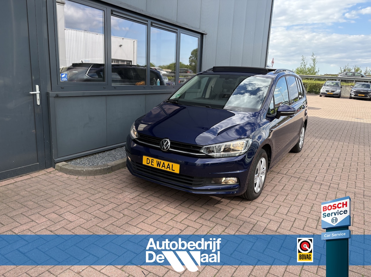 Volkswagen Touran - 1.5 TSi 150pk DSG Comfortline Bns. 7-pers. SCHUIFDAK/NAVI/CARPLAY/ADAPT.CRUISE/PDC/WINTERP - AutoWereld.nl