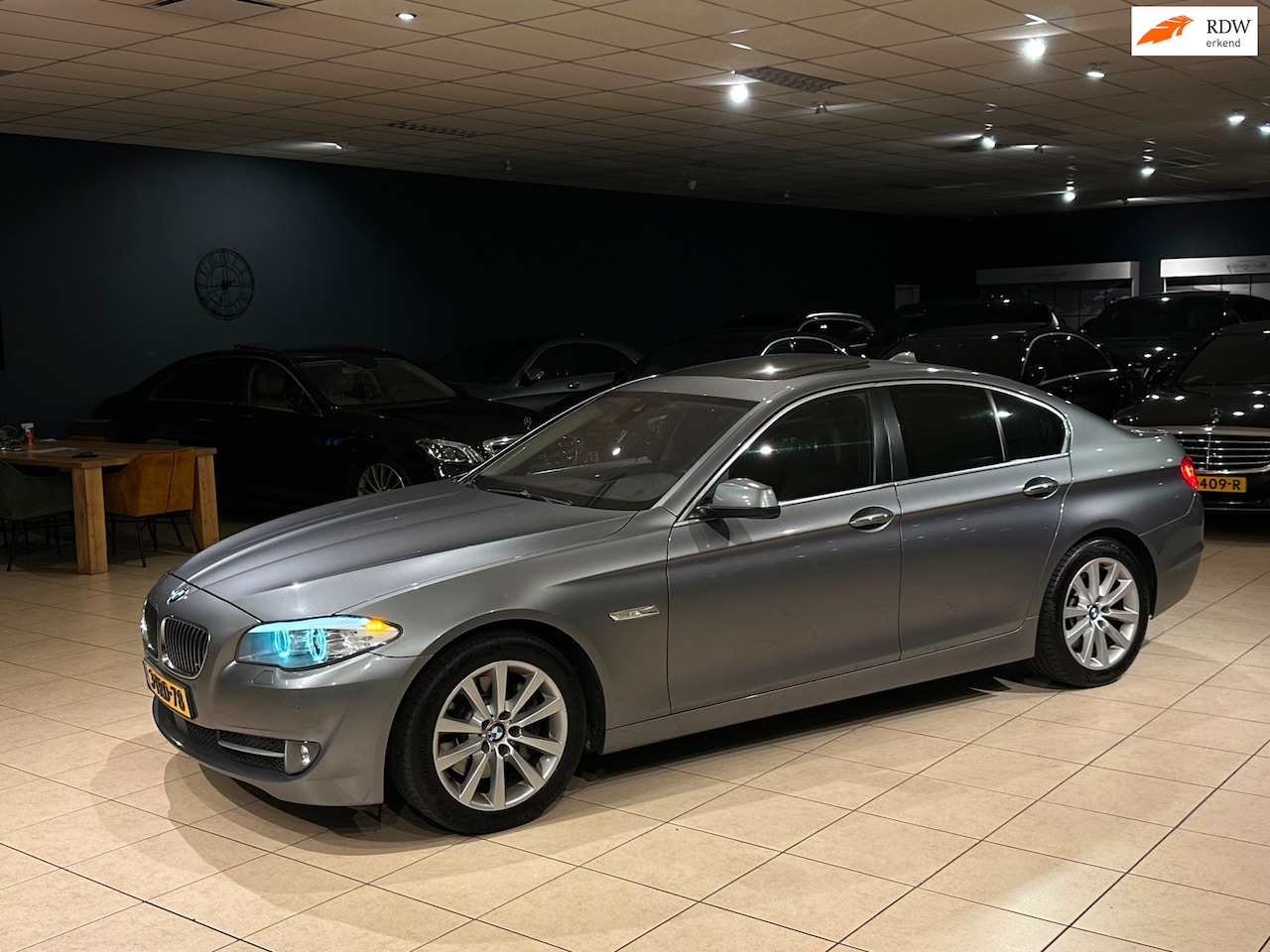 BMW 5-serie - 530d|HUD|ACC|TREKHAAK|OPENDAK|SOFTCLOSE|BOMVOL - AutoWereld.nl