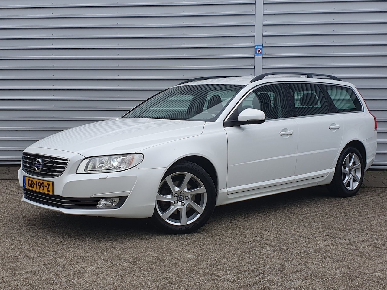 Volvo V70 - 1.6 T4 Nordic+ Clima/Cruise/NAVI/LM17" - AutoWereld.nl