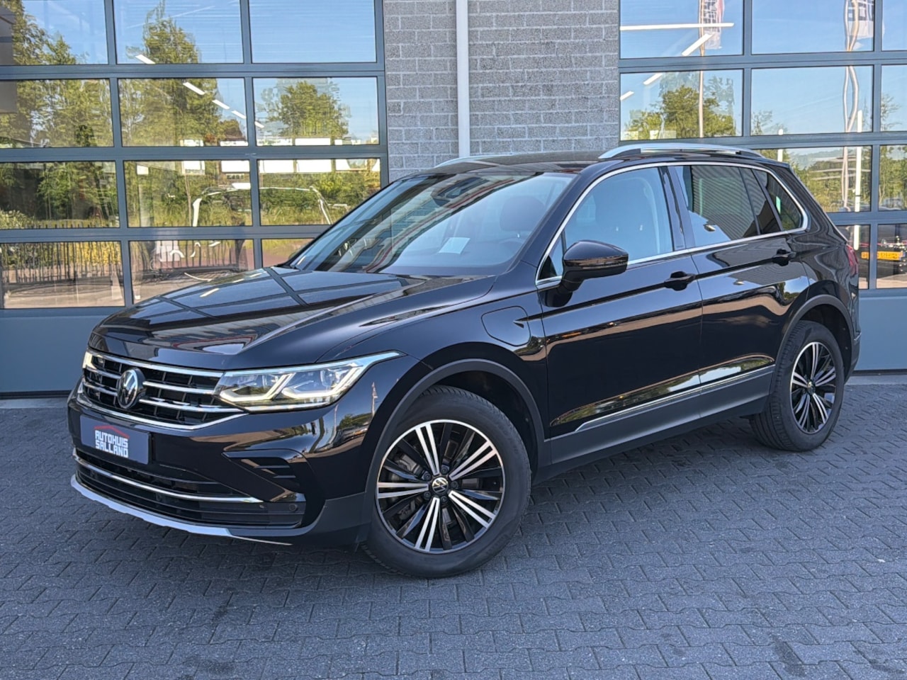 Volkswagen Tiguan - 1.4 TSI eHybrid R-Line Business 1.4 TSI eHybrid R-Line Business+ - AutoWereld.nl