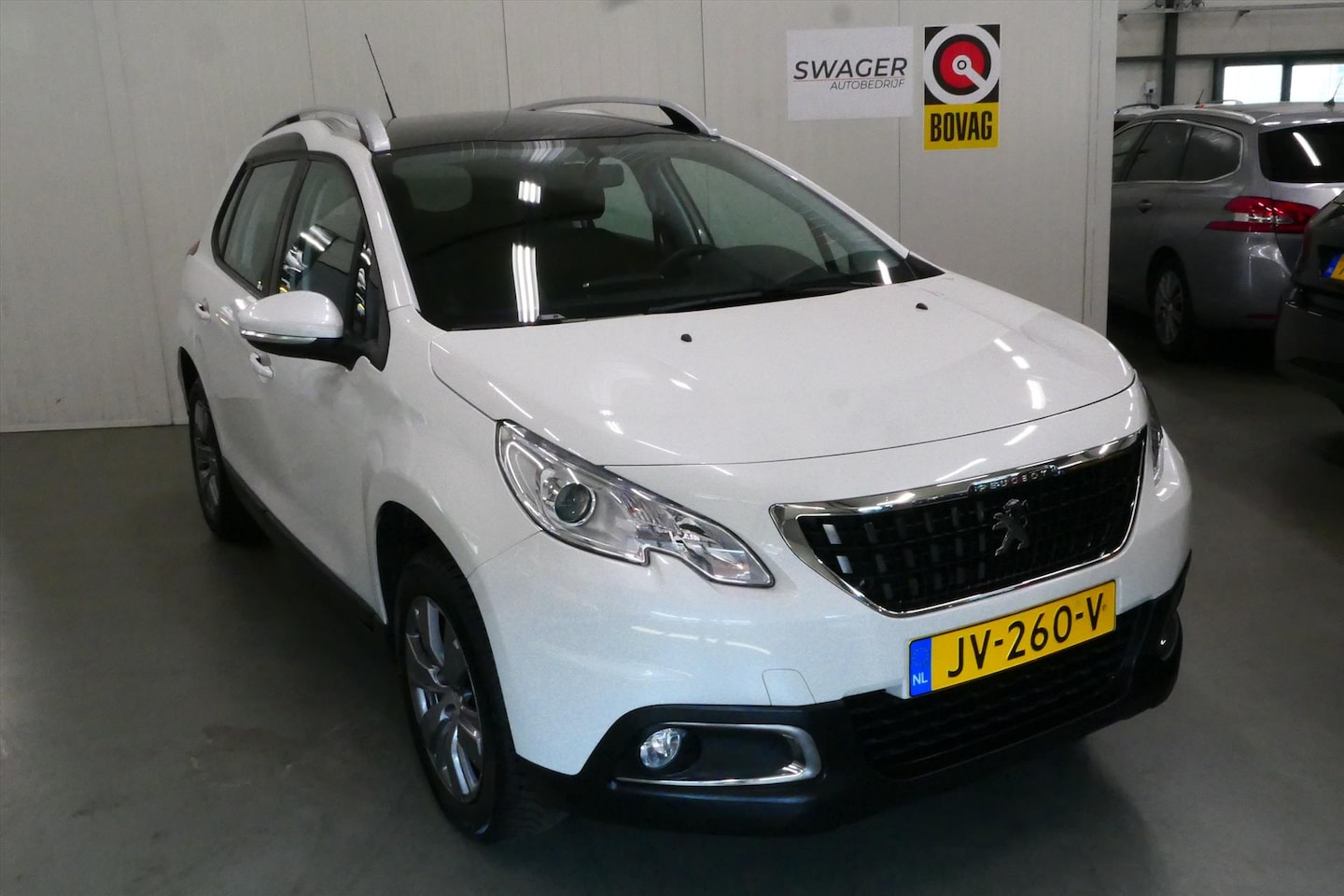 Peugeot 2008 - 1.2 PureTech Blue Lion 1.2 PureTech 110pk Blue Lion (Trekhaak) - AutoWereld.nl
