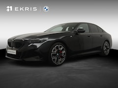 BMW 5-serie - 550e xDrive | M Sport Pro | Glazen Panoramadak | Adaptief Onderstel Professional | Stoelve
