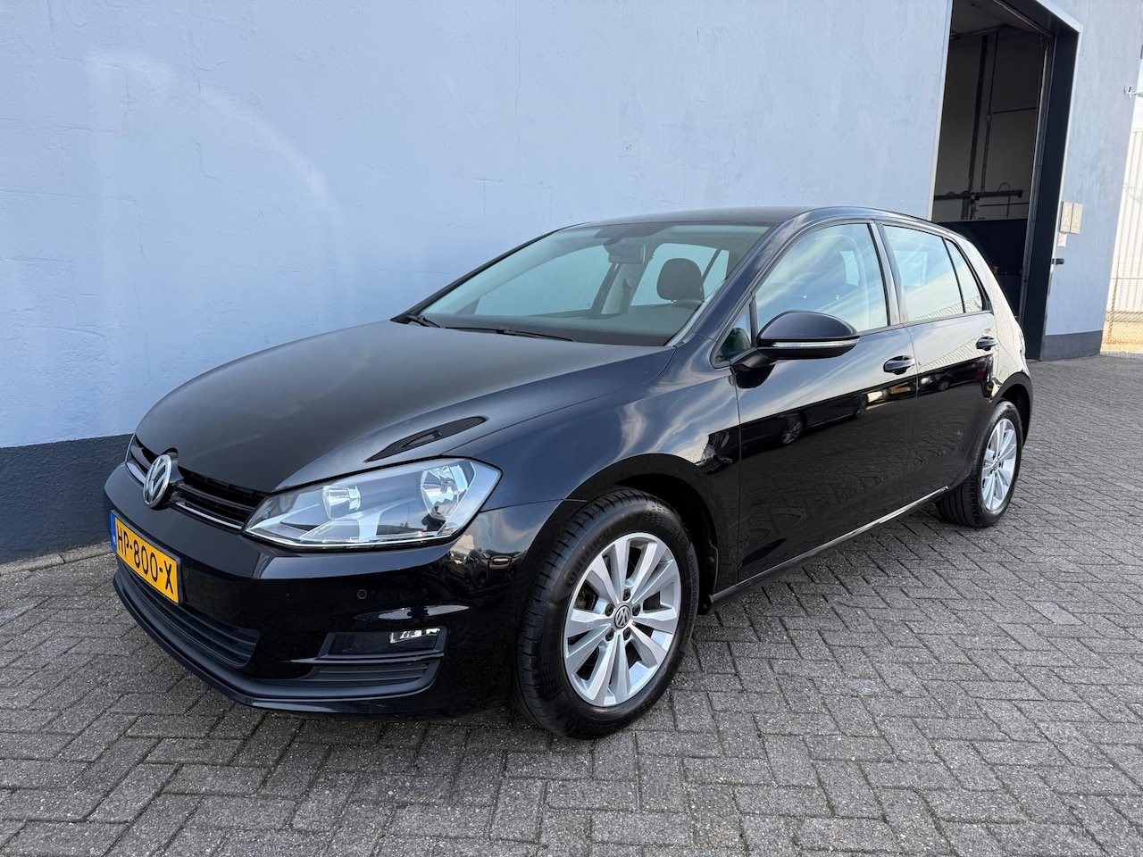 Volkswagen Golf - 1.6 TDI Comfortline Automaat - Navigatie - AutoWereld.nl
