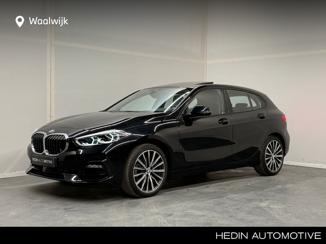 BMW 1-serie - 118i Executive Edition | Panoramadak | Sportstoelen | 18 inch | PDC voor/achter | - AutoWereld.nl