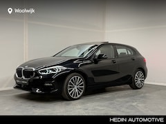 BMW 1-serie - 118i Executive Edition | Panoramadak | Sportstoelen | 18 inch | PDC voor/achter |