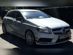 Mercedes-Benz A-klasse - 180 Ambition AMG-Line Uitvoering 19 INCH Wielen.