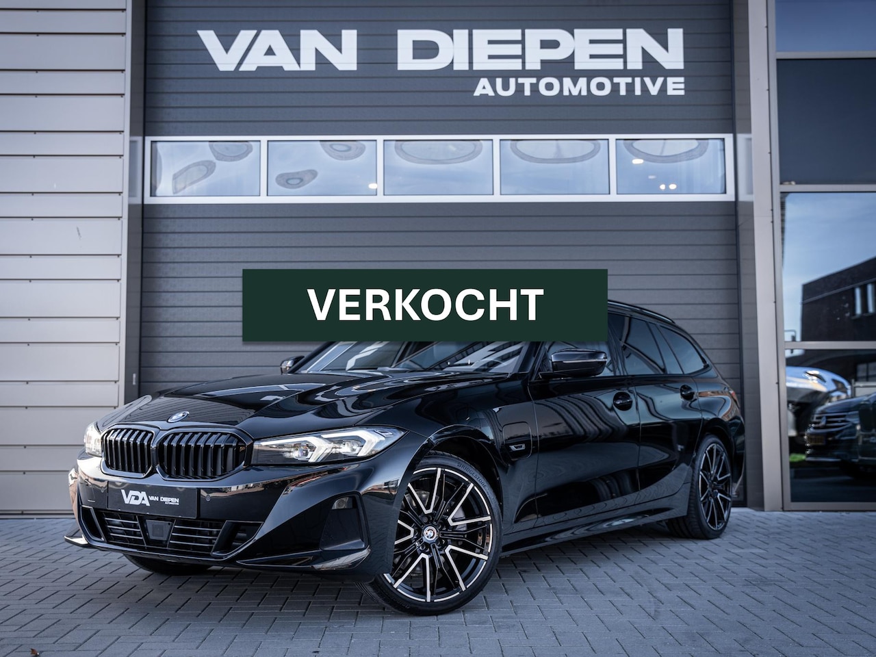 BMW 3-serie Touring - 320e - Sport l Panorama l ACC l 19'' l Led l Sfeerverlichting l Auto carplay - AutoWereld.nl