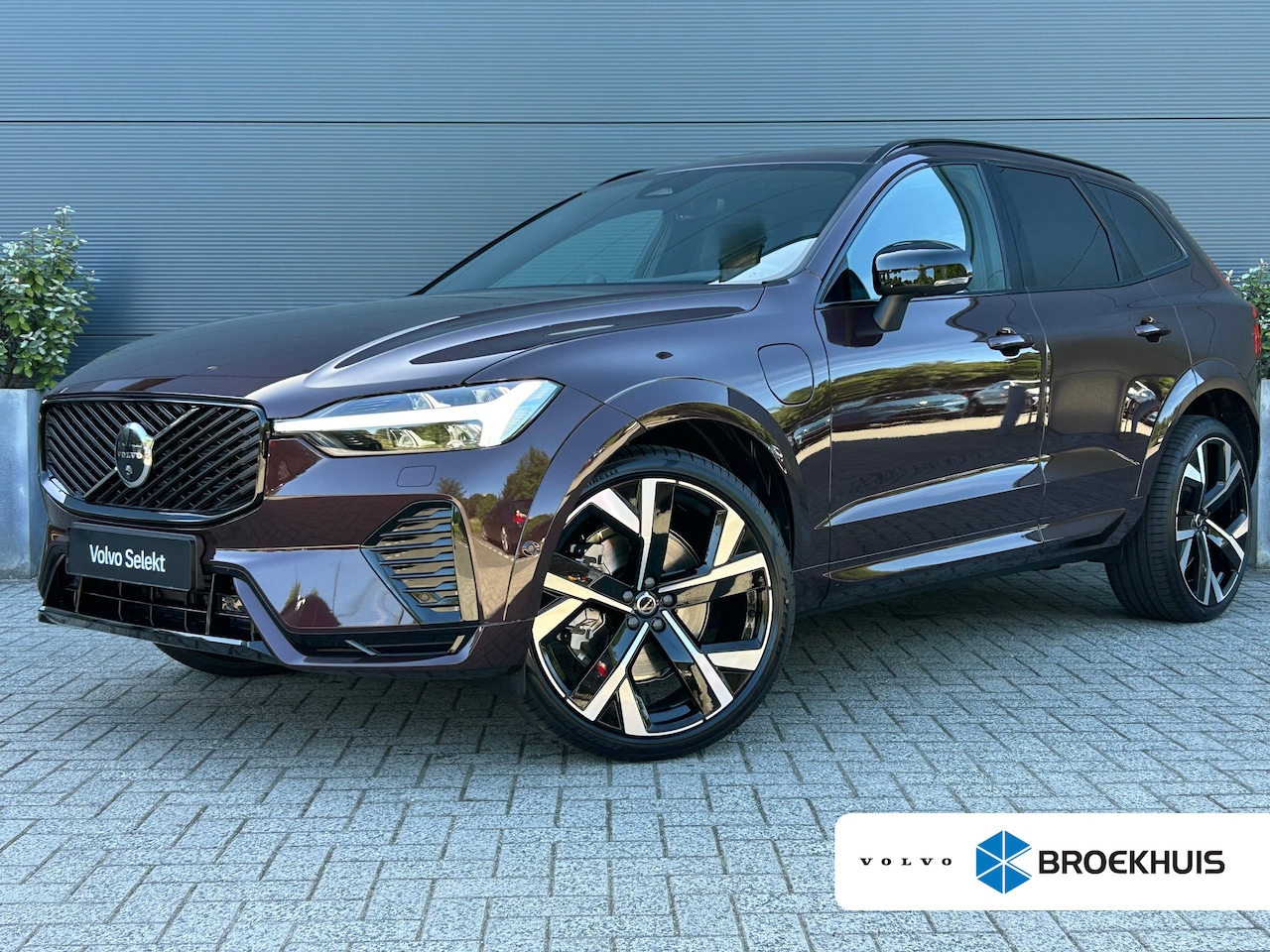 Volvo XC60 - 2.0 T8 Plug-in hybrid AWD Ultra Dark Exec. Ed. | Full option! | Mulberrry Red | Luchtverin - AutoWereld.nl