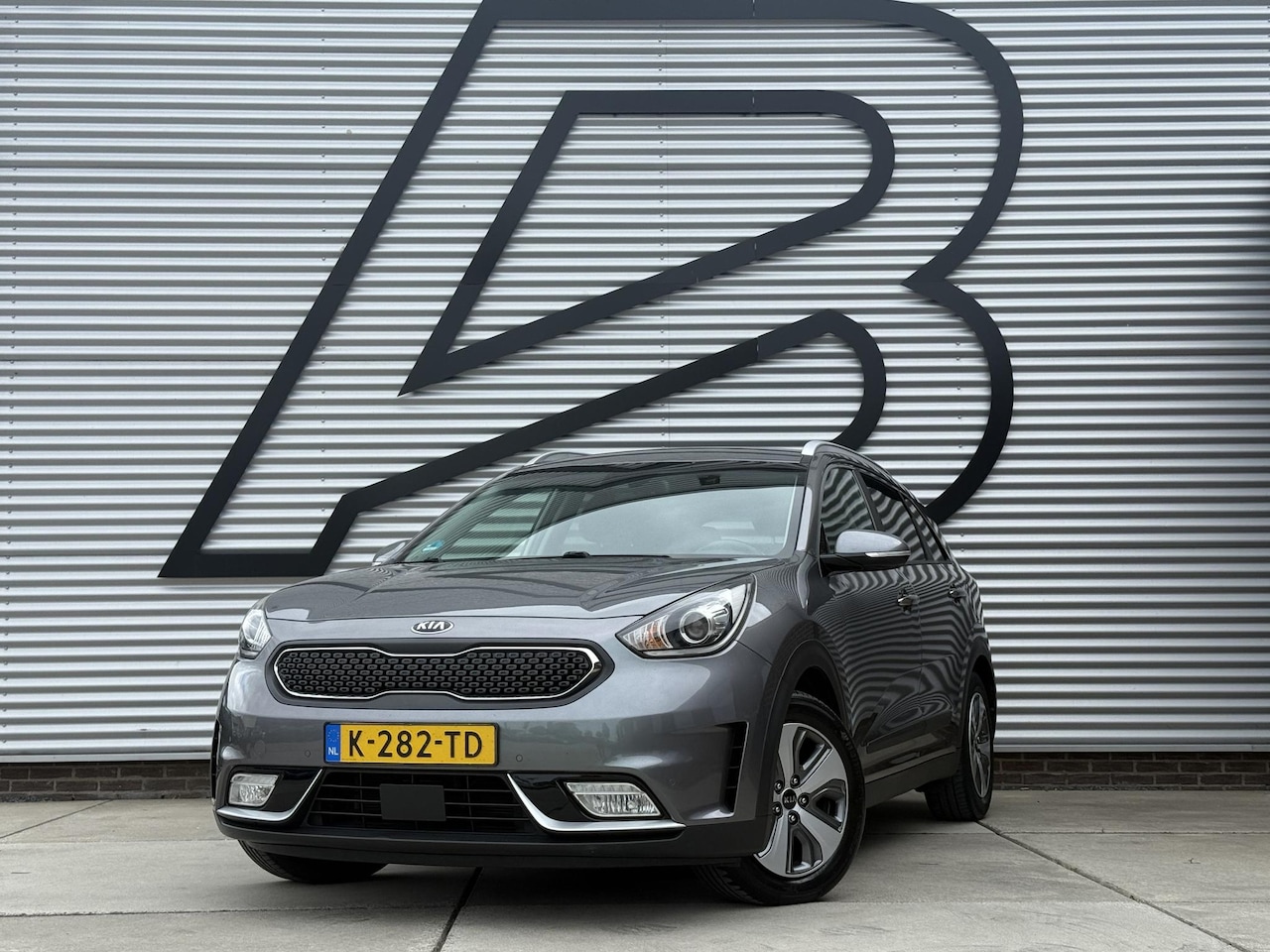 Kia Niro - 1.6 GDi Hybrid BusinessLine SoH 100% 1e Eigenaar|Navi|Camera|Trekhaak|Clima|Cruise|Dealer - AutoWereld.nl