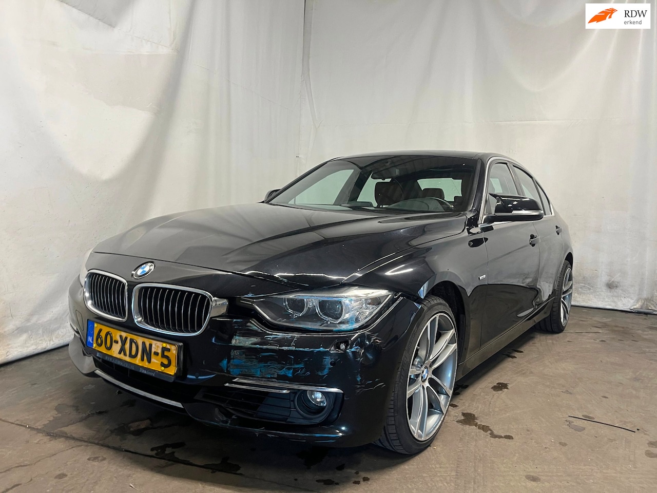 BMW 3-serie - 320i High Executive - Front / Achter Schade - BPM - AutoWereld.nl