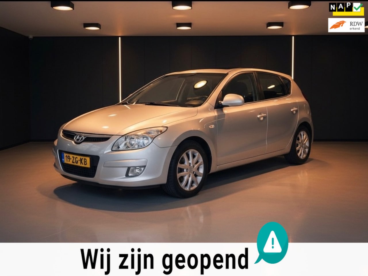 Hyundai i30 - 2.0i Style-schuifdak-airco-trekhaak-nieuwe koppeling-elek ramen - AutoWereld.nl