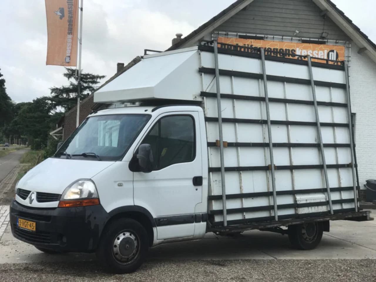 Renault Master - T35 2.5 dCi 120 Glastransporter Glasresteel Glasreff - AutoWereld.nl