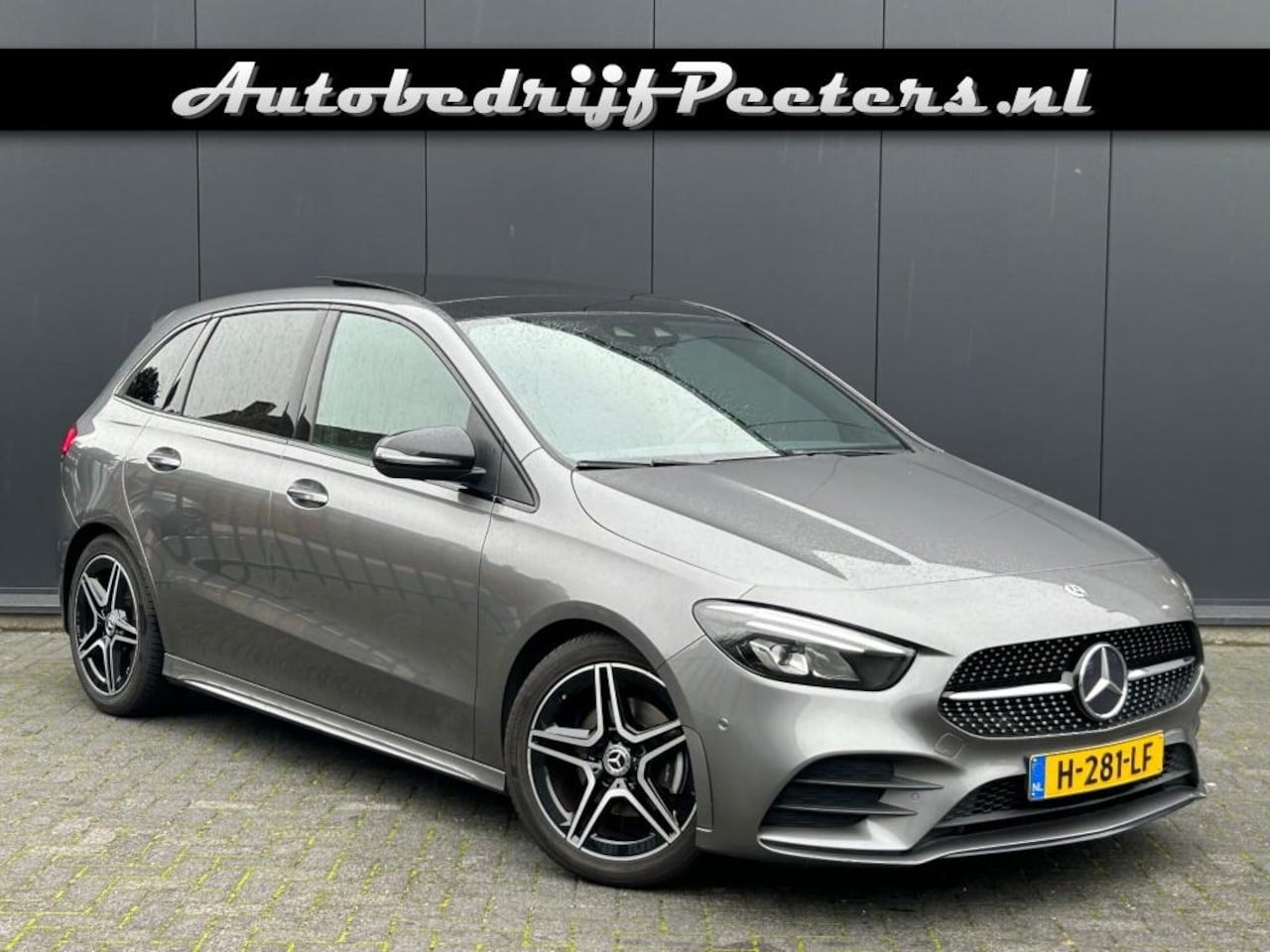 Mercedes-Benz B-klasse - B 180 AMG Nightpakket 1e Eig. Pano Leder Camera Carplay E.klep - AutoWereld.nl