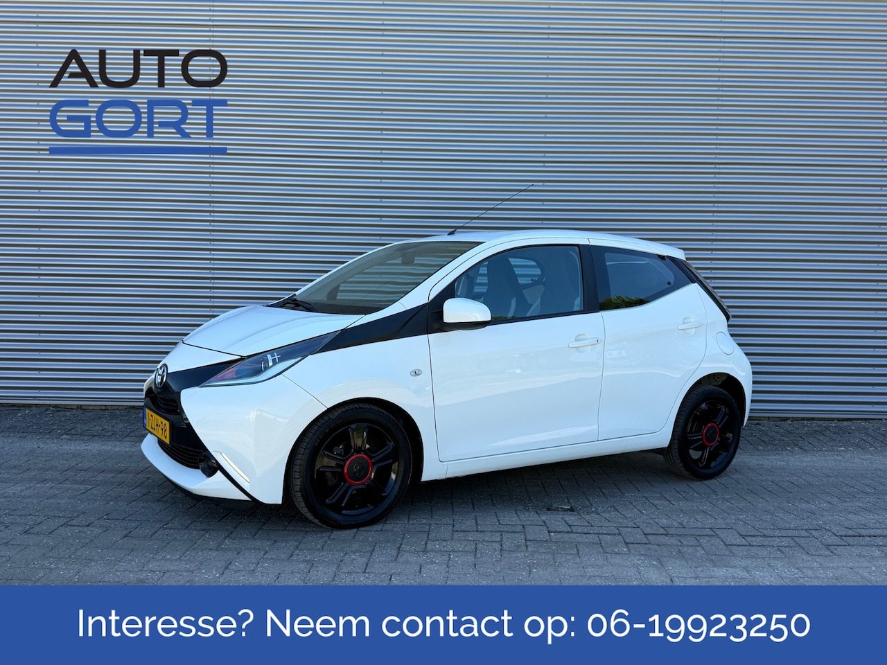 Toyota Aygo - 1.0 VVT-i x-play | 5 Deurs | Camera | Bluetooth | Alu velgen | APK 03-2027 - AutoWereld.nl
