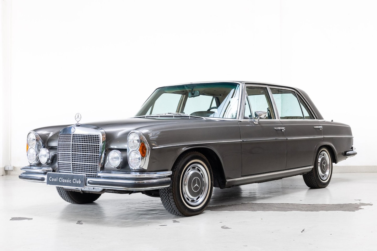 Mercedes-Benz 300-serie - 300 SEL 3.5 - Anthracite Grey Metallic - Full Restoration - - AutoWereld.nl