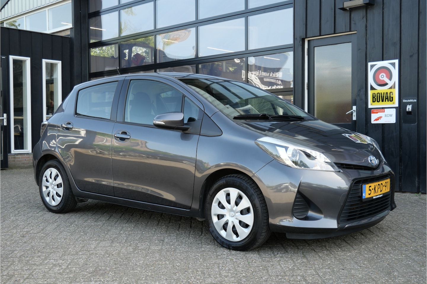 Toyota Yaris - 1.5 Full Hybrid Aspiration Automaat | NL-Auto | Camera | Clima | Navi - AutoWereld.nl
