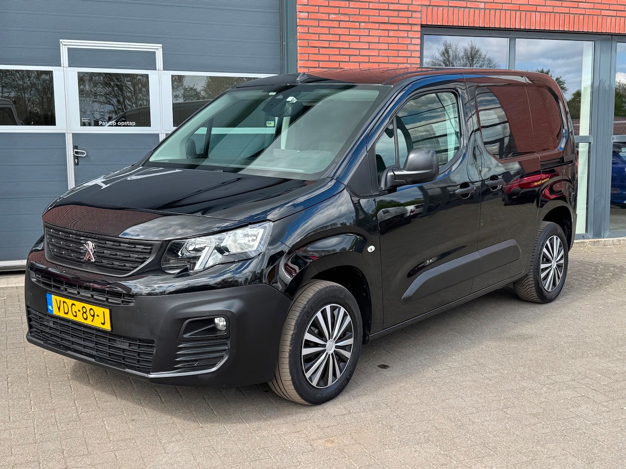 Peugeot Partner - 1.5 BlueHDI Automaat Airco Cruise Premium - AutoWereld.nl