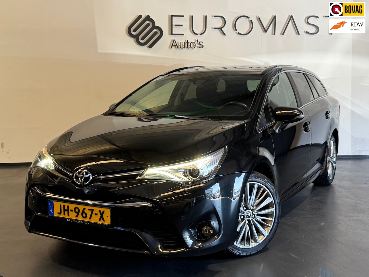Toyota Avensis Touring Sports - 1.8 VVT-i Lease Pro Panoramadak Navi Airco Stoelverwarming Camera Nieuwe Apk - AutoWereld.nl