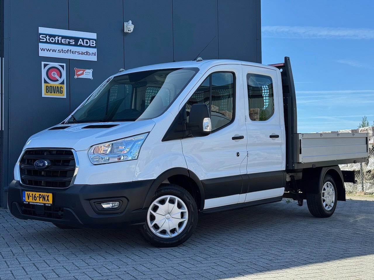 Ford Transit - 310 2.0 TDCI 130pk L2H1 DC Trend | Open Laadbak | Trekhaak 2550KG | Airco | Kunstleder | B - AutoWereld.nl