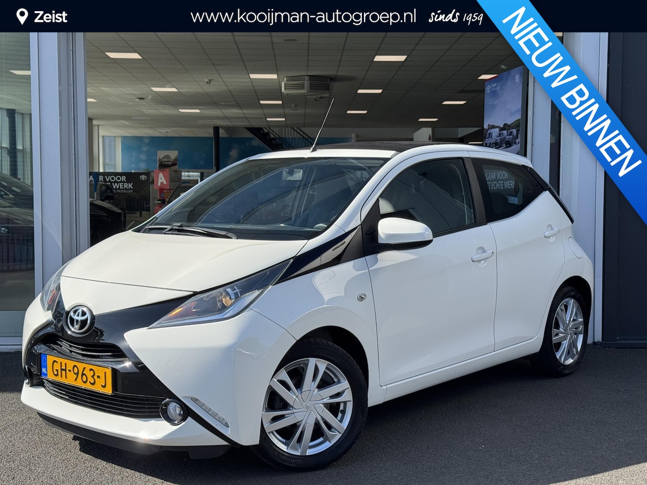 Toyota Aygo - 1.0 VVT-i x-wave Automaat! | Airco | Parkeercamera | Lichtmetalen velgen - AutoWereld.nl