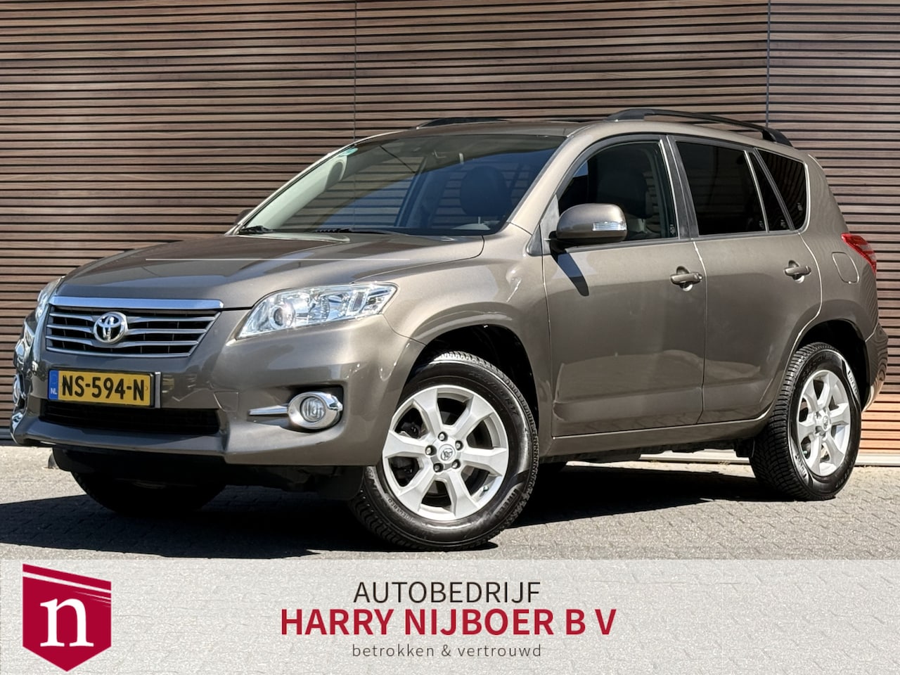 Toyota RAV4 - 2.0 VVTi Executive Business Schuifdak / Trekhaak / Carplay / Clima / Stoelverwarming - AutoWereld.nl