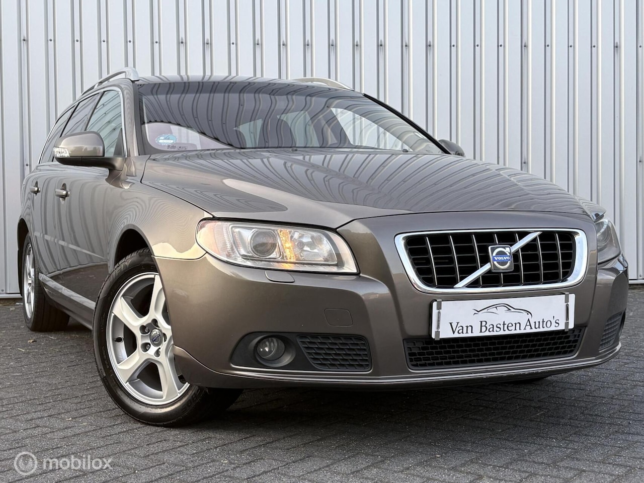 Volvo V70 - 2.0 Summum | Leder | Trekhaak | Xenon | Youngtimer | PDC | Keyless | Volledige historie | - AutoWereld.nl