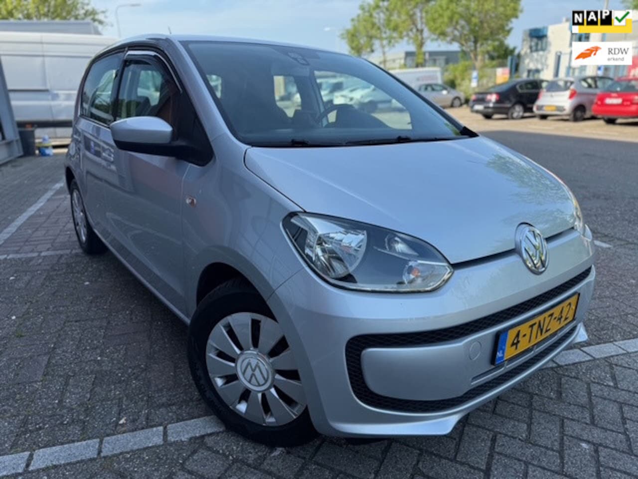 Volkswagen Up! - 1.0 move up! BlueMotion - NAVI - BLUETOOTH - NAP - AutoWereld.nl
