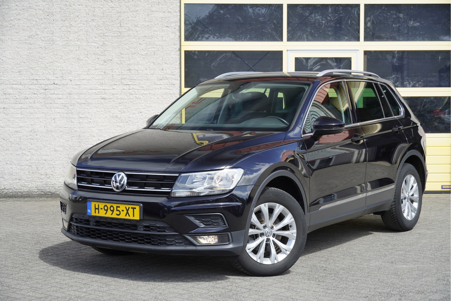 Volkswagen Tiguan - 1.5 TSI ACT 150PK! Automaat Comfortline Business BJ2020 Lmv 17" | Led | Pdc | Elek. achter - AutoWereld.nl