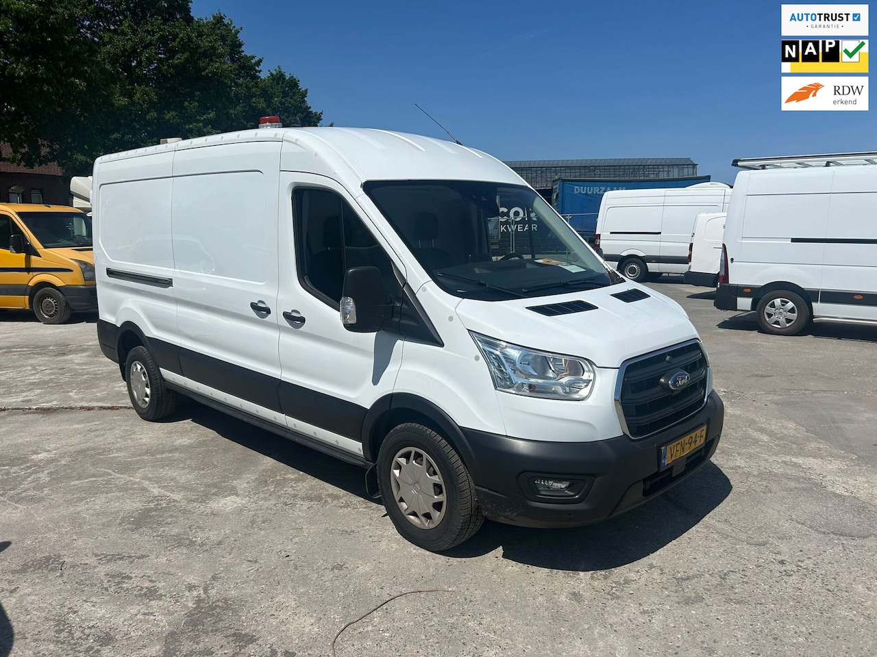 Ford Transit - 350 2.0 TDCI L3H2 Trend MHEV RWD 2800 kg trekhaak ( ex overheid ) - AutoWereld.nl