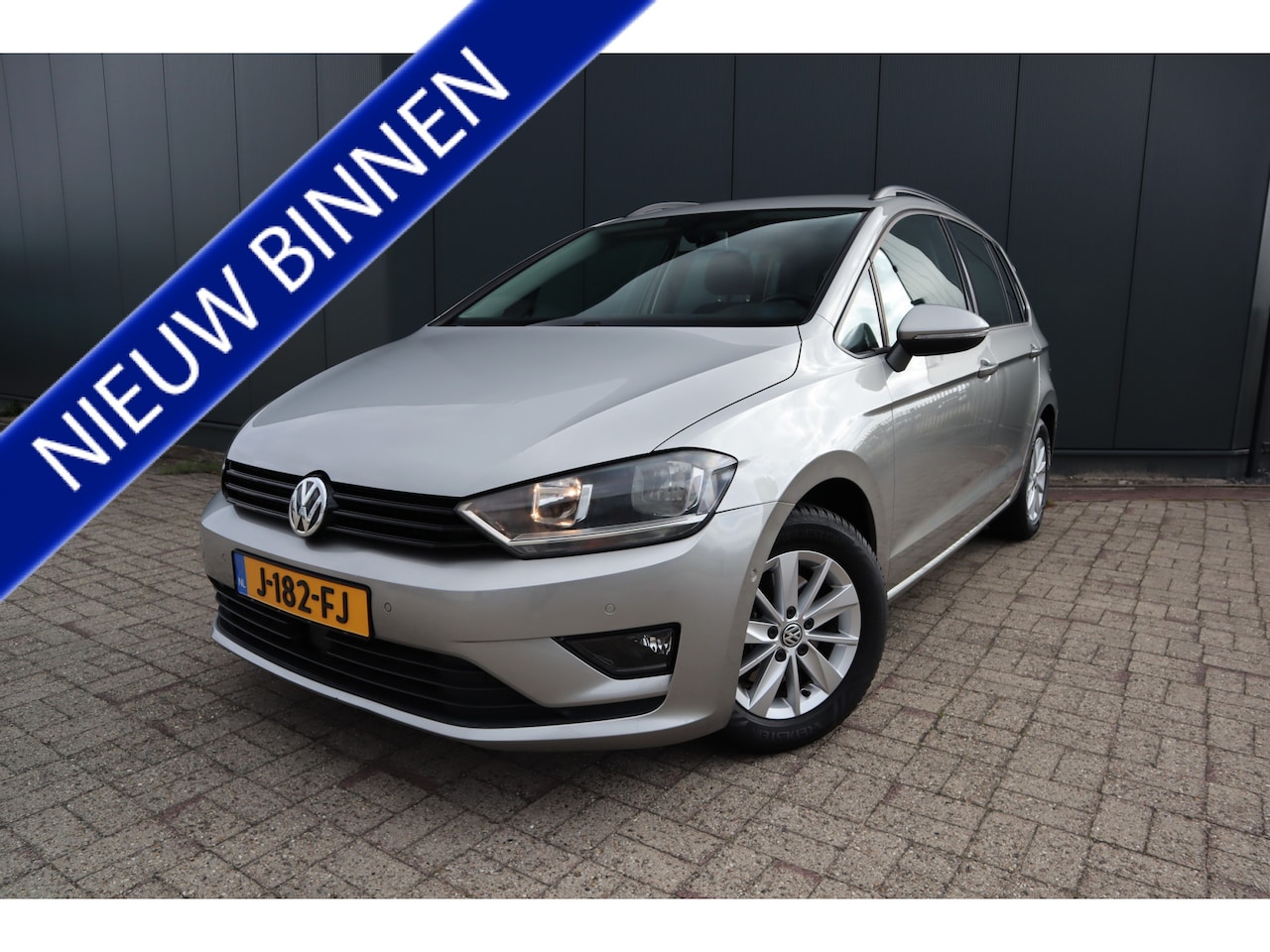 Volkswagen Golf Sportsvan - 1.2 TSI Highline Automaat Navigatie Stoelverwarming Trekhaak Ecc. - AutoWereld.nl