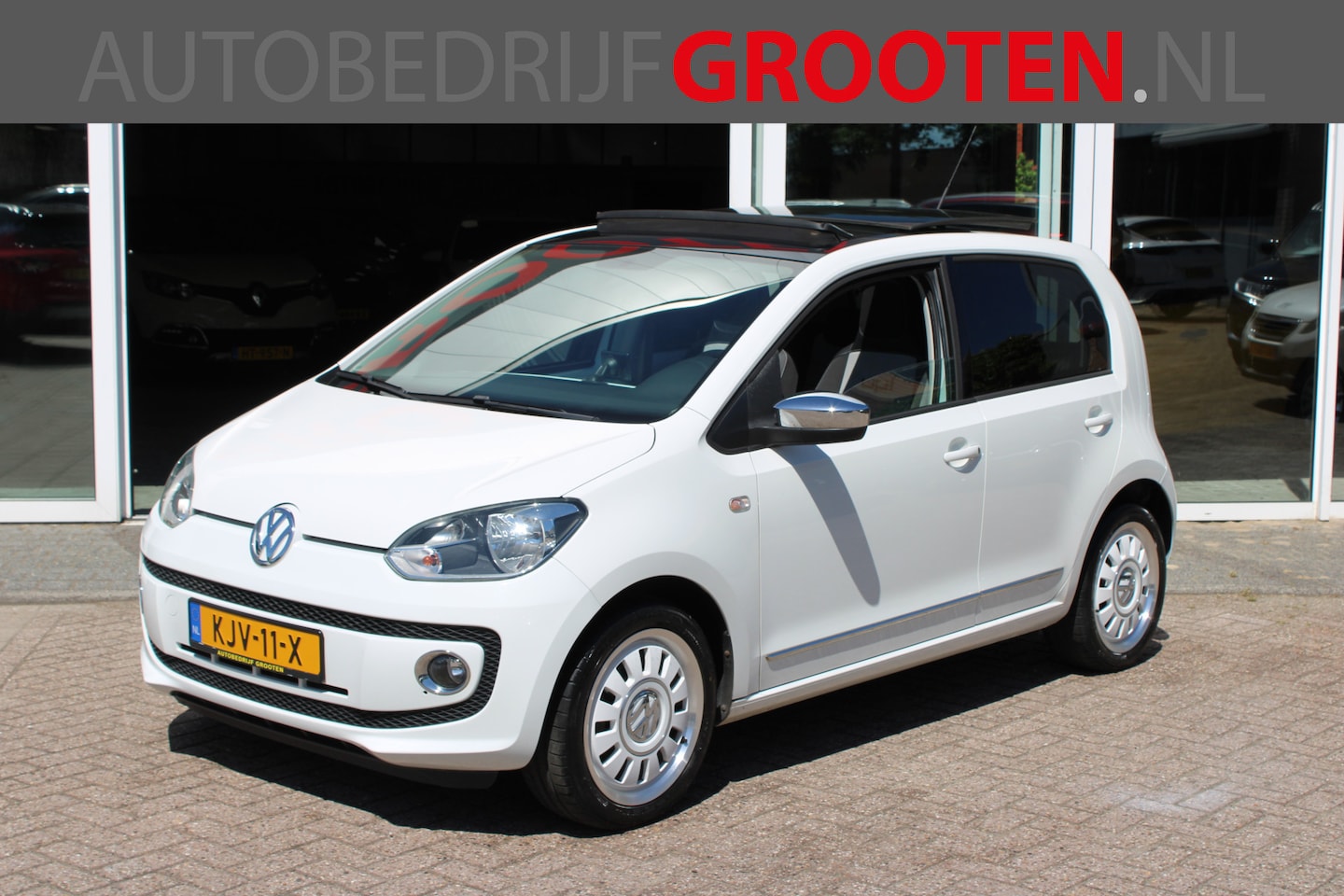 Volkswagen Up! - 1.0 White up! Navi//Pano//Stoelverwarming!! - AutoWereld.nl