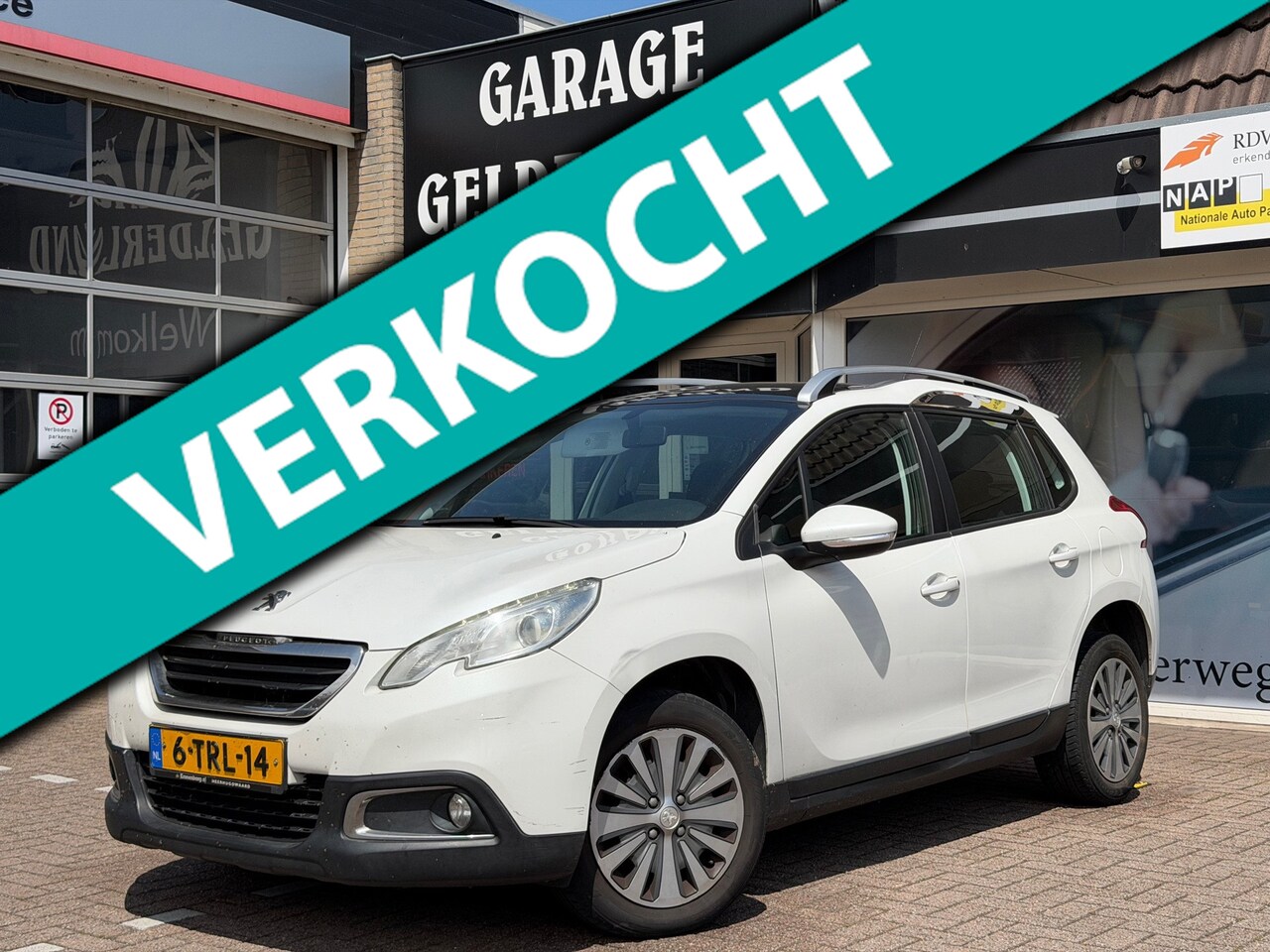 Peugeot 2008 - 1.2 VTi Allure | Pano | Automaat | Cruise | Climate | Parelmoer - AutoWereld.nl