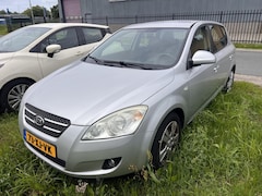 Kia Cee'd - 1.6 X-clusive LET OP handel/export defecte transmissie