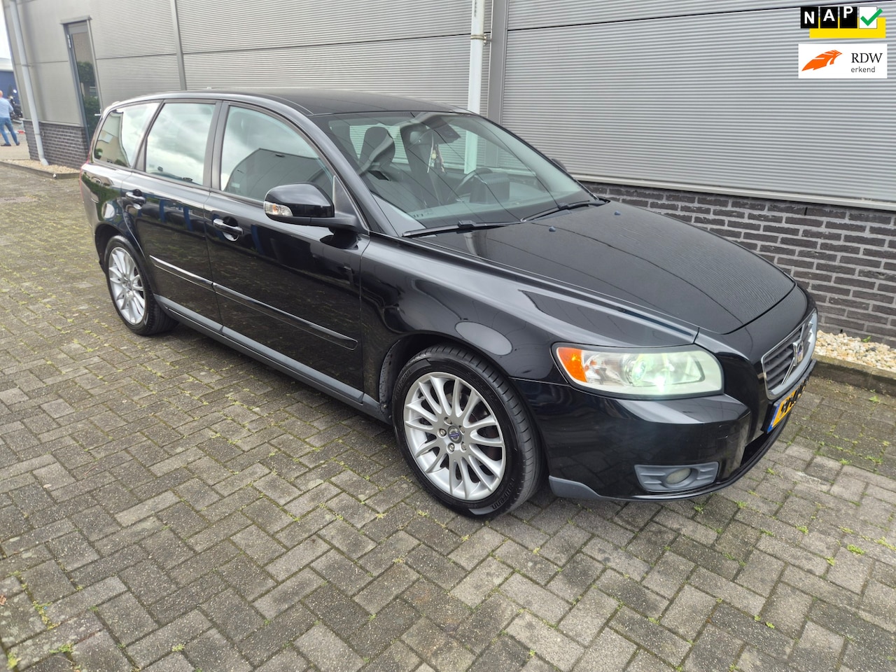 Volvo V50 - 2.0 - nap - apk 28-2-2027 - AutoWereld.nl