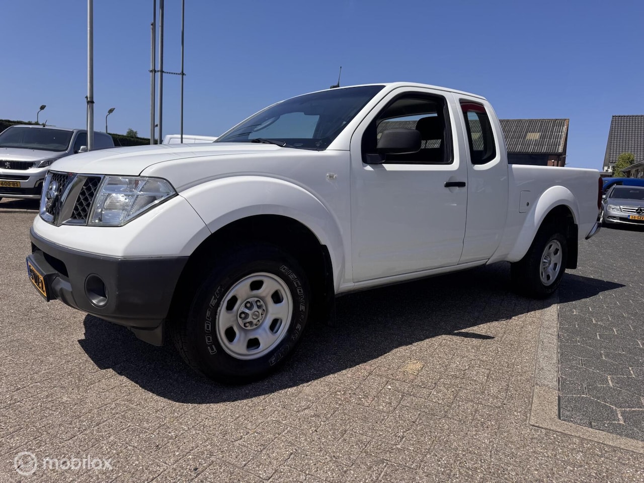 Nissan Navara - 2.5 dCi XE King Cab 57800 km NAP - AutoWereld.nl