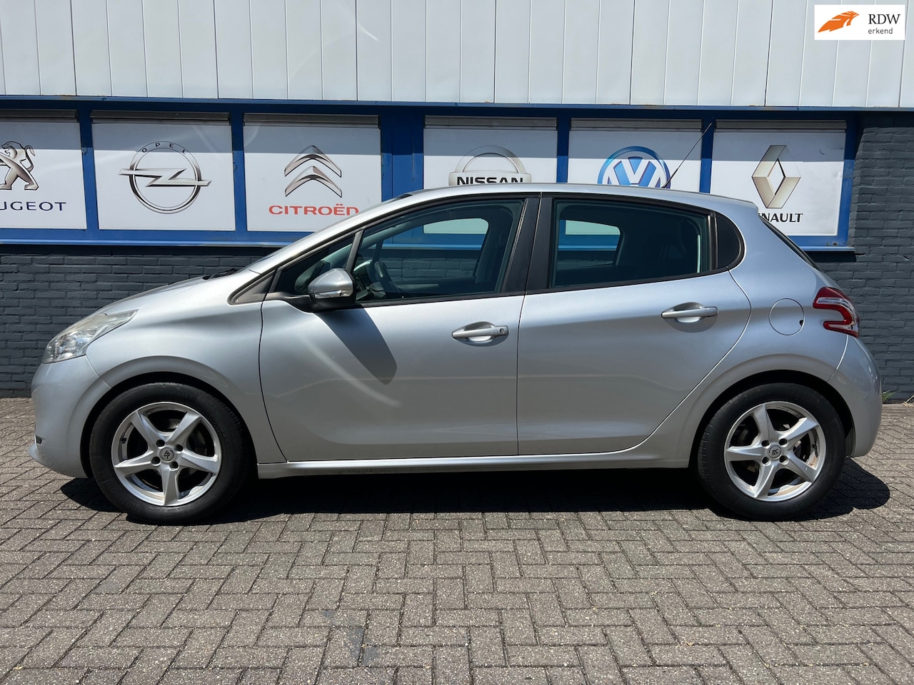 Peugeot 208 - 1.4 VTi Active 2014 89000KM 4995EU - AutoWereld.nl