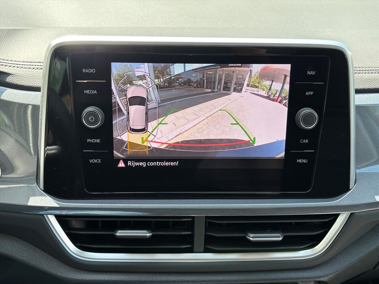 Volkswagen T-Roc - 1.5 TSI 150pk 7-DSG Style| Camera| Keyless|Dode hoek| Rijklaarprijs incl garantie - AutoWereld.nl