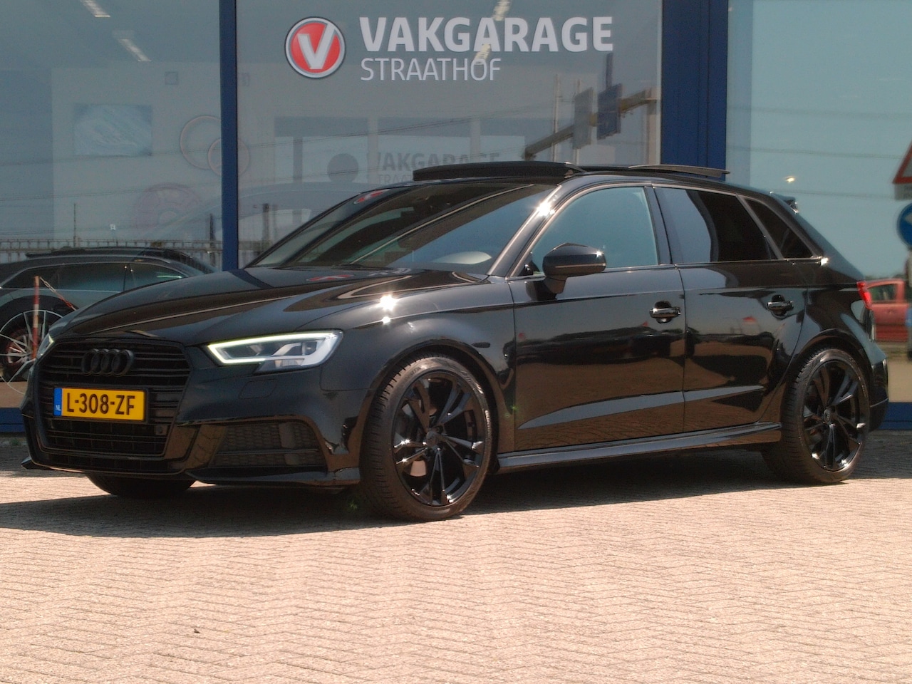 Audi A3 Sportback - 35 TFSI Sport S-Line Edition, Schuifdak / Full LED / Camera + Sensoren / Virtual Cockpit / - AutoWereld.nl