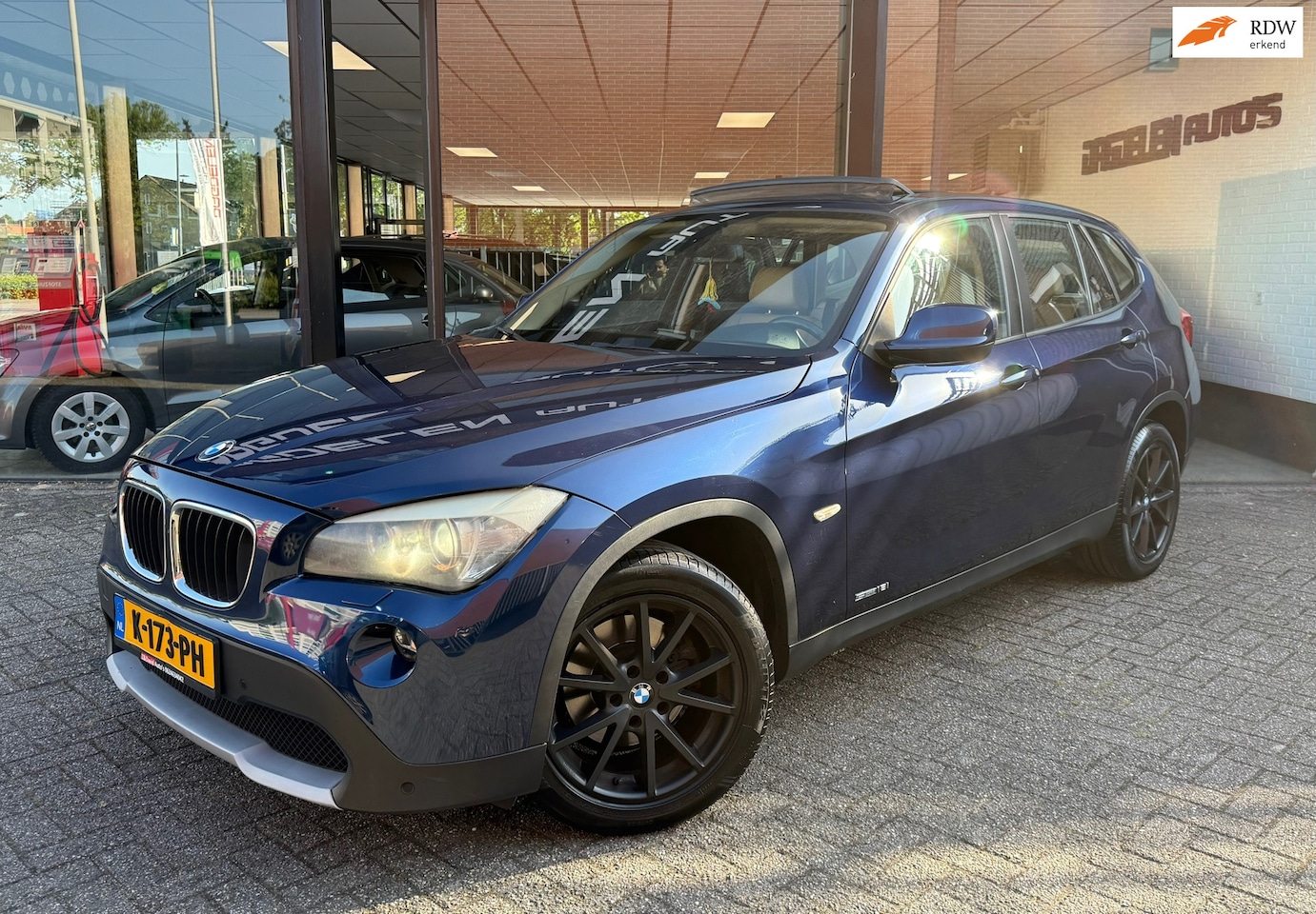 BMW X1 - SDrive18i Executive AUTOMAAT | LEDER | PANO DAK | CRUISE - AutoWereld.nl