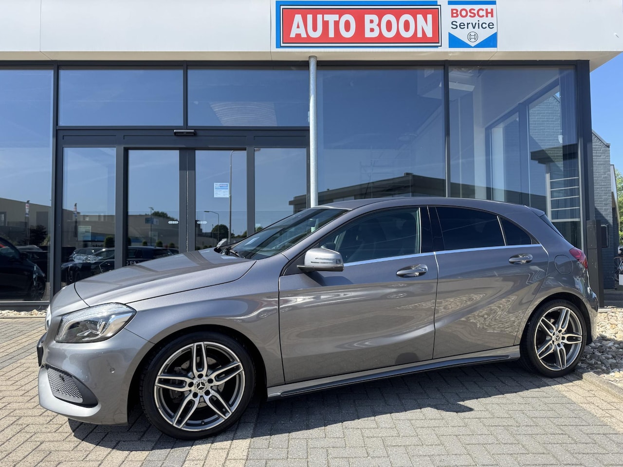 Mercedes-Benz A-klasse - 180 AMG-LINE NAVI/LED/18"AMG/2XPDC/S&S/BTA /ALCANTARASPORTZETELS/MEDIA/P-GLAS - 1 EIG./NL - AutoWereld.nl