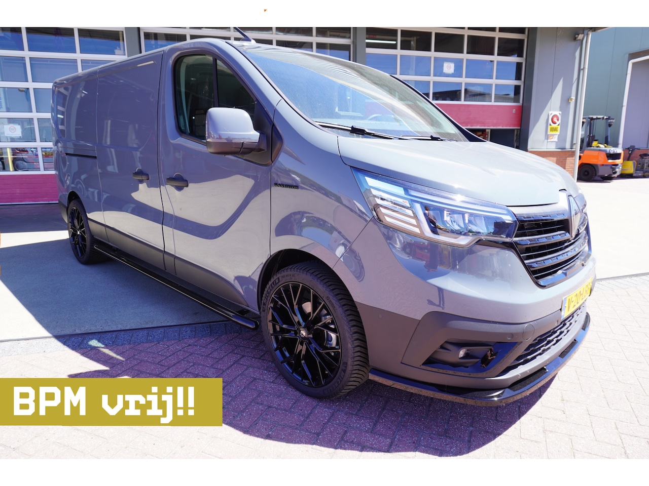 Renault Trafic - 2.0 Blue dCi 130PK L2H1 Advance Schuifdeur L+R Black Edition Nr. V058 | Airco | Cruise | N - AutoWereld.nl