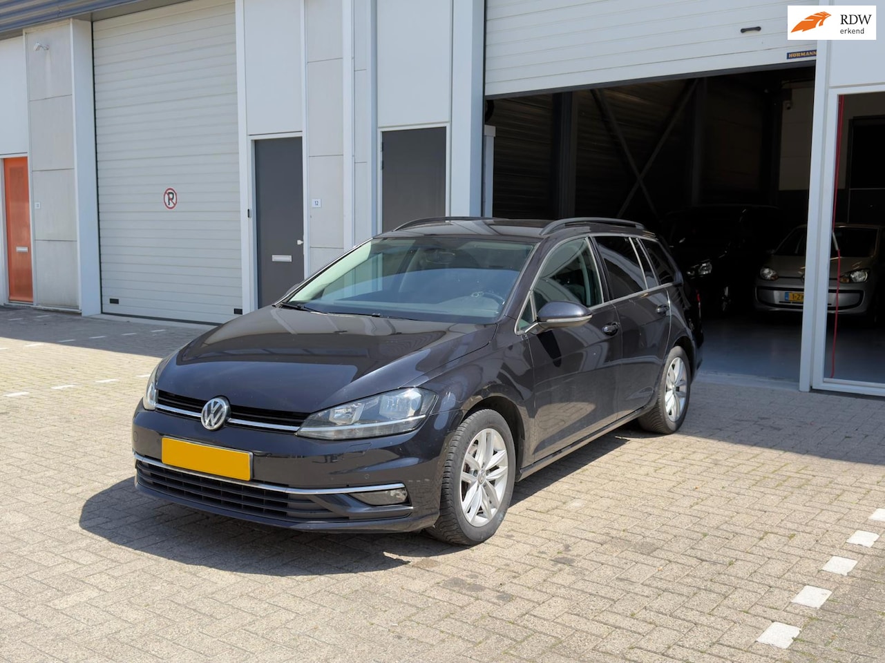 Volkswagen Golf Variant - 1.6 TDI Highline Business R 1.6 TDI Highline Business R - AutoWereld.nl