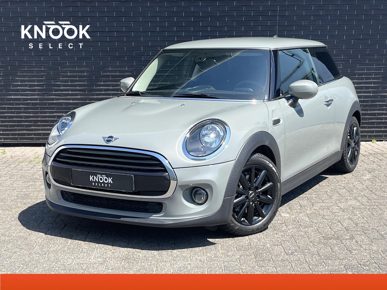 MINI Cooper - Hatchback 3 deurs / Airconditioning / Elektrisch Pakket / DAB / 16 Inch / Chrome Line - AutoWereld.nl