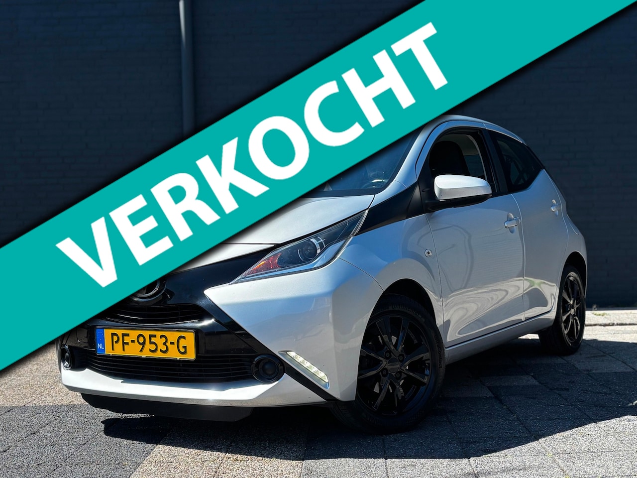 Toyota Aygo - 1.0 VVT-i x-play | Bluetooth | Camera | Dealer Onderhouden - AutoWereld.nl
