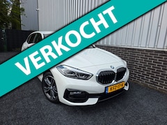BMW 1-serie - 118i High Executive / Camera / stuur en stoel verw. / Carplay