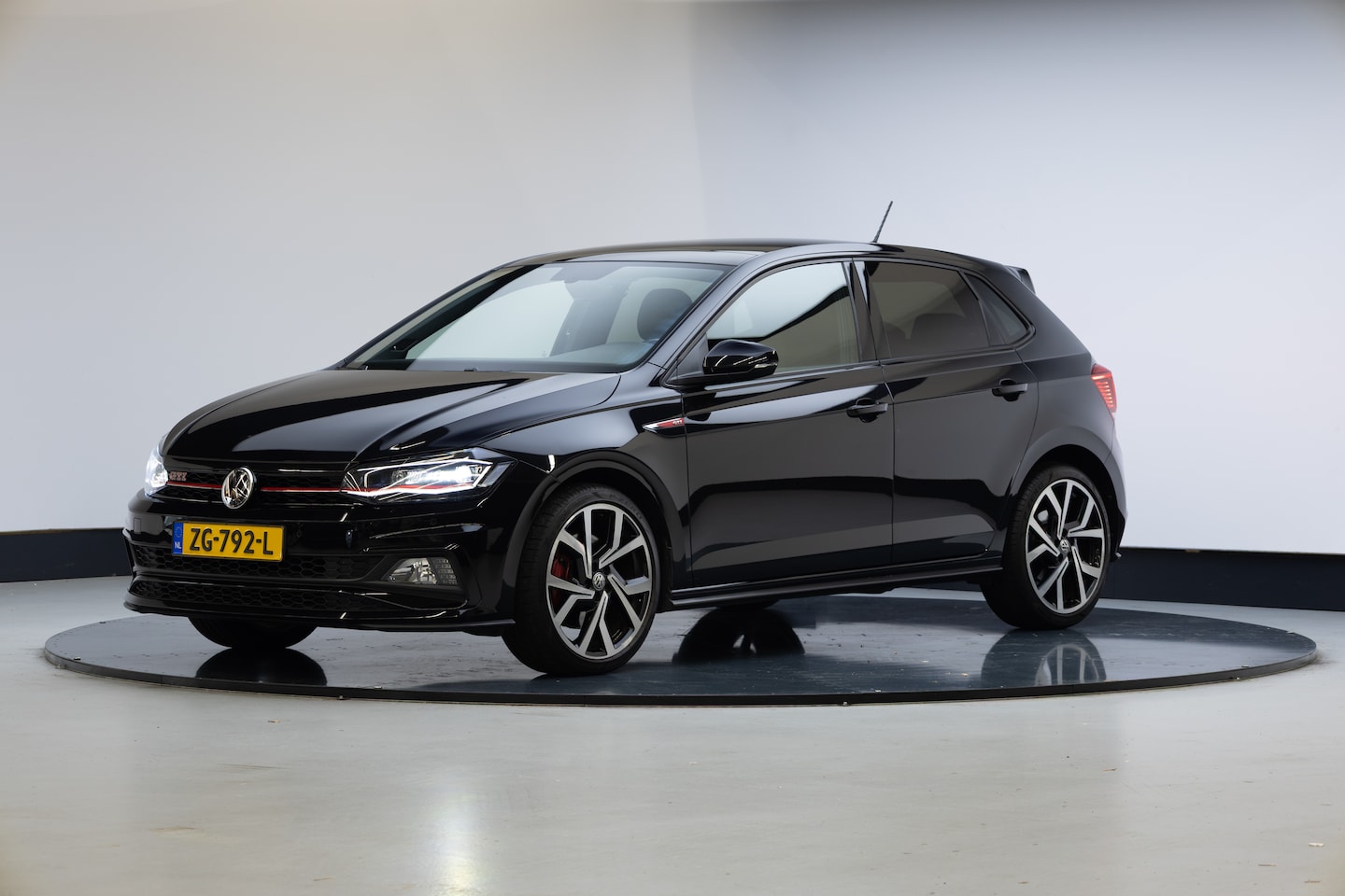 Volkswagen Polo - 2.0 TSI GTI Polo 2.0 TSI GTI | Pano | Beats | Stoelv. | Carplay | Orig. NL - AutoWereld.nl