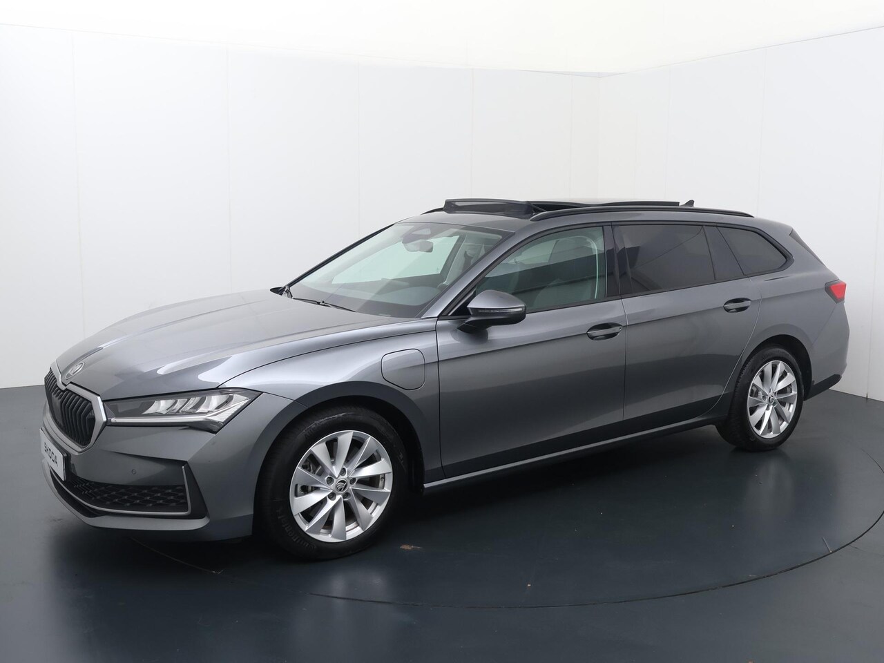 Skoda Superb Combi - 1.5 TSI PHEV Business Edition | 204 PK | SoH 100% | Trekhaak | Panoramadak | Adaptive Crui - AutoWereld.nl